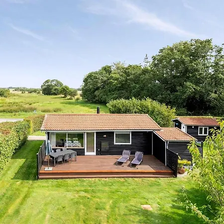 Idyllic Summer House Close To Water And Nature Nedre Lysabild