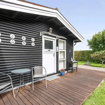 Hébergement de vacances Idyllic Summer House Close To Water And Nature Nedre Lysabild