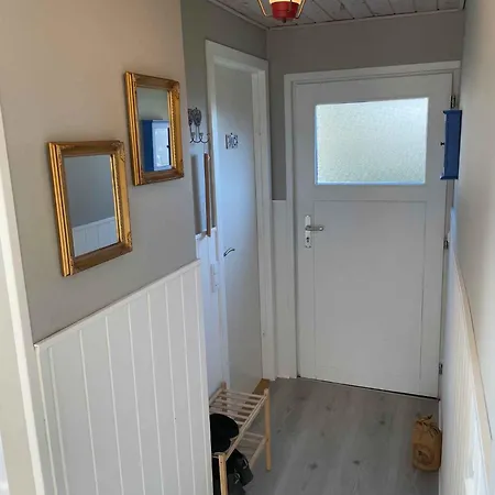 Hébergement de vacances Idyllic Summer House Close To Water And Nature *