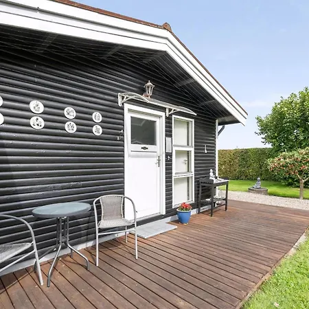 Idyllic Summer House Close To Water And Nature Dom wakacyjny
